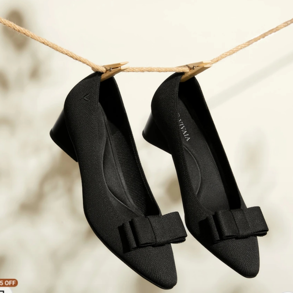 Pointed-Toe Bow Heels Titli